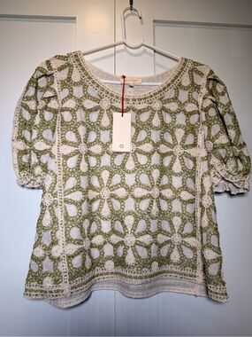Solitaire Olive & Cream Crochet Floral Short Sleeve Top